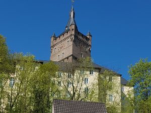 Von der Burg bis an den Kermisdahl und zurück erwarten euch geheimnisvolle Orte und spannende Rätsel